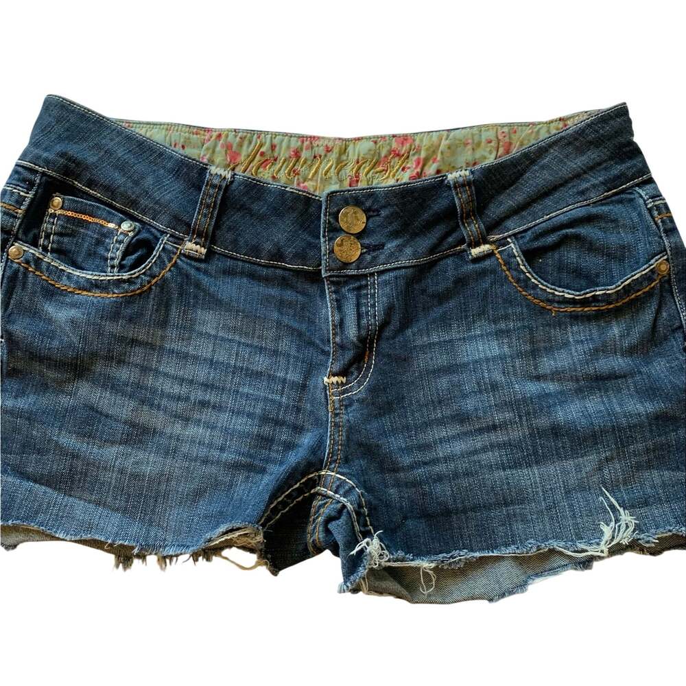 DownEast Womens Sz 14 Embroidered Denim Cut Off Jean Shorts Raw Hem Pocket Art